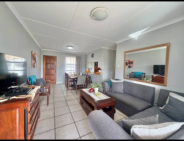 3 BEDROOM TOWNHOUSE FOR SALE IN ASTON BAY
